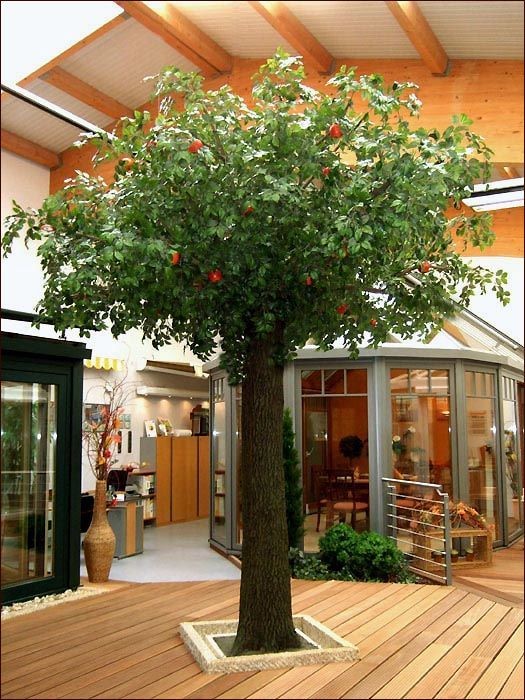 Künstlicher Apfelbaum als Dekorationsobjekt 
